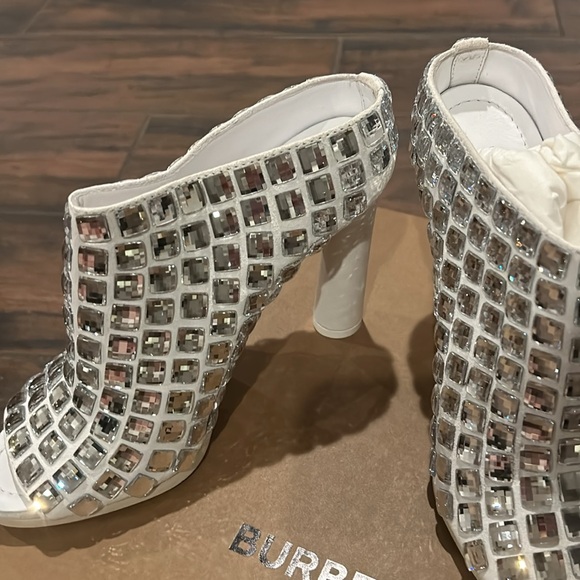 New authentic Burberry embellished shoes - Picture 8 of 12